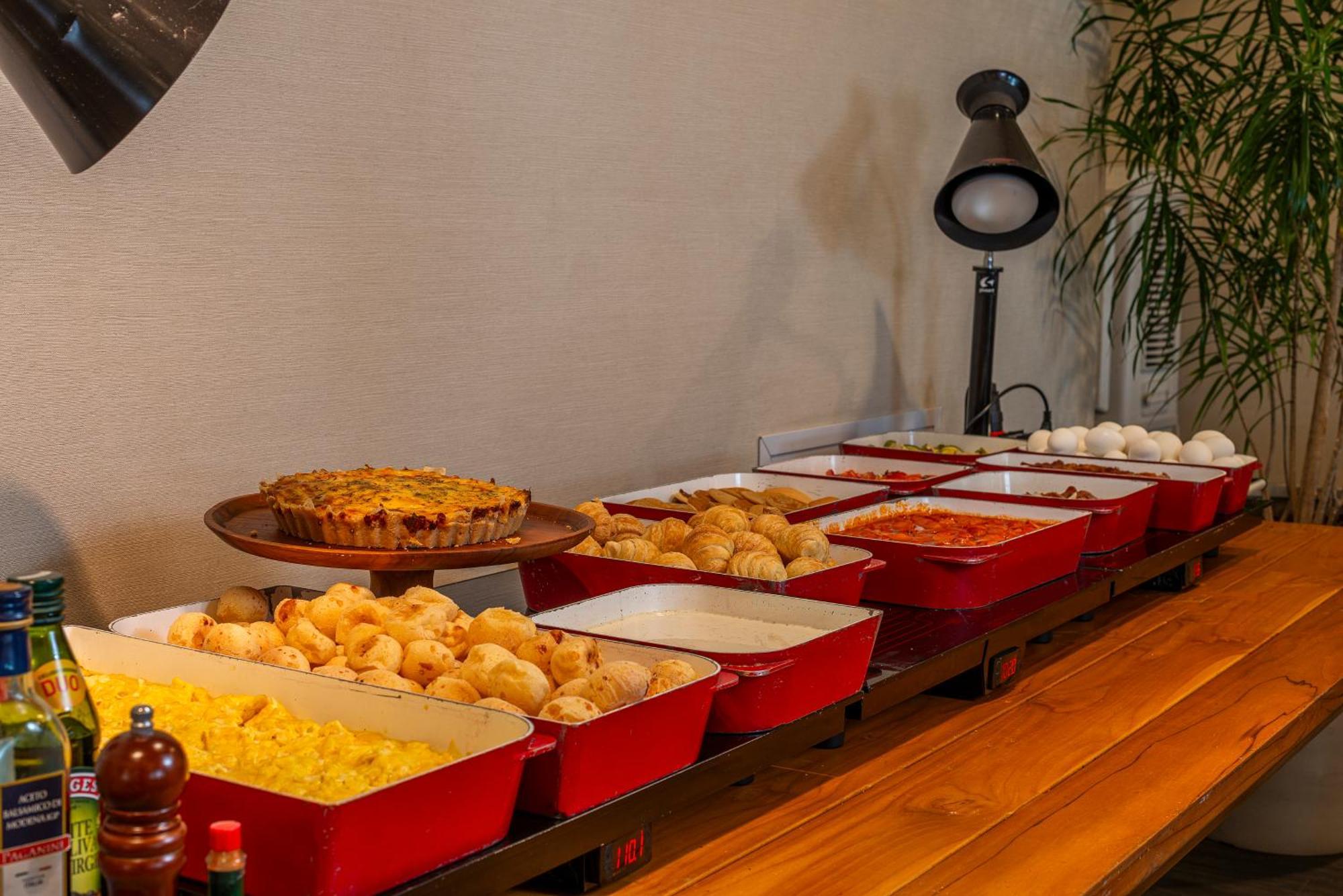 Lifestyle Laghetto Collection Hotel Rio de Janeiro Exterior photo A buffet at a restaurant